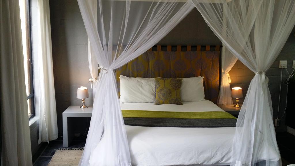 Hornbill House Self Catering Accommodation Hermanus Habitación foto